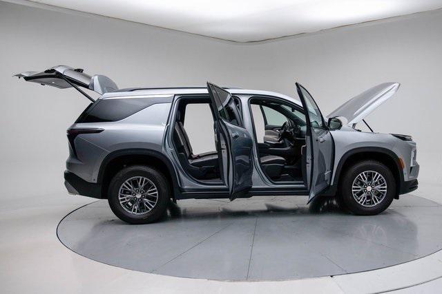 new 2026 Chevrolet Traverse car, priced at $45,773