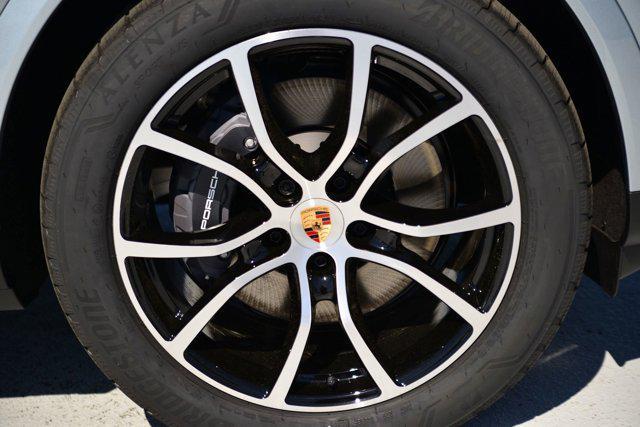 new 2025 Porsche Cayenne car, priced at $113,755