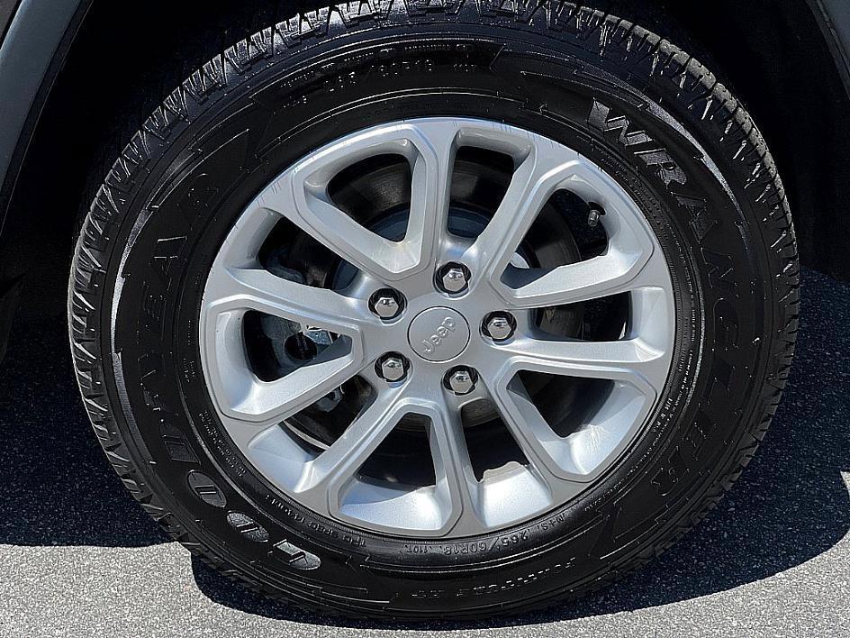 used 2021 Jeep Grand Cherokee car, priced at $20,988