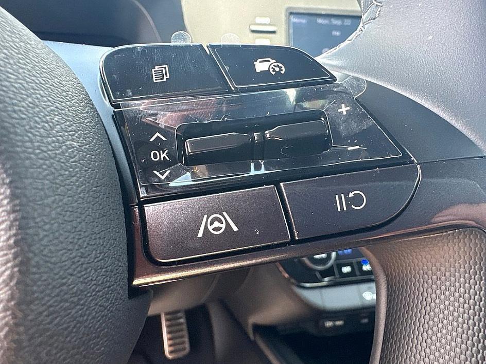 new 2025 Hyundai Elantra car, priced at $22,960