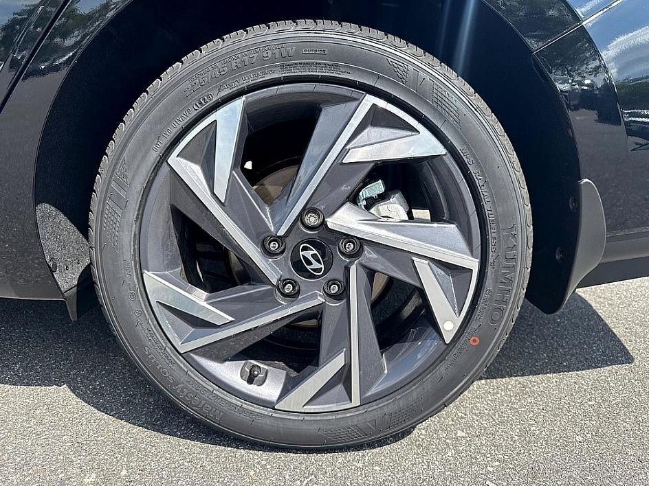 new 2025 Hyundai Elantra car, priced at $22,960