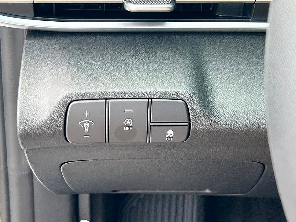 new 2025 Hyundai Elantra car, priced at $22,800