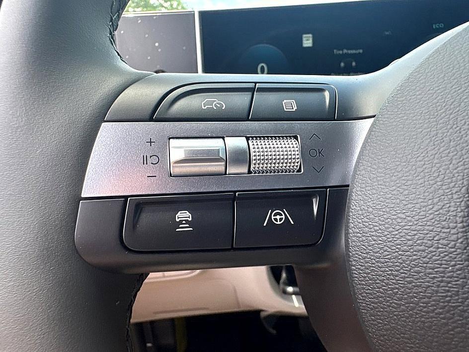 new 2025 Hyundai TUCSON Hybrid car, priced at $40,813