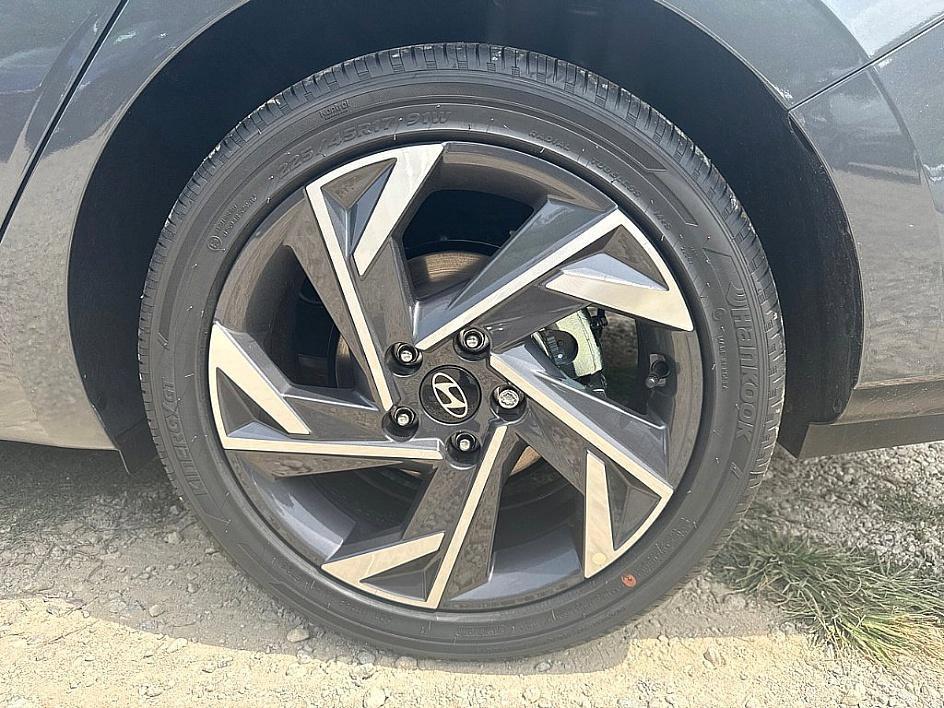 new 2025 Hyundai Elantra car, priced at $25,647