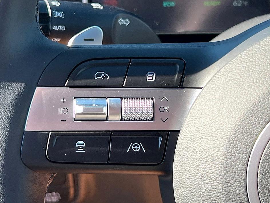 new 2025 Hyundai TUCSON Hybrid car, priced at $38,579