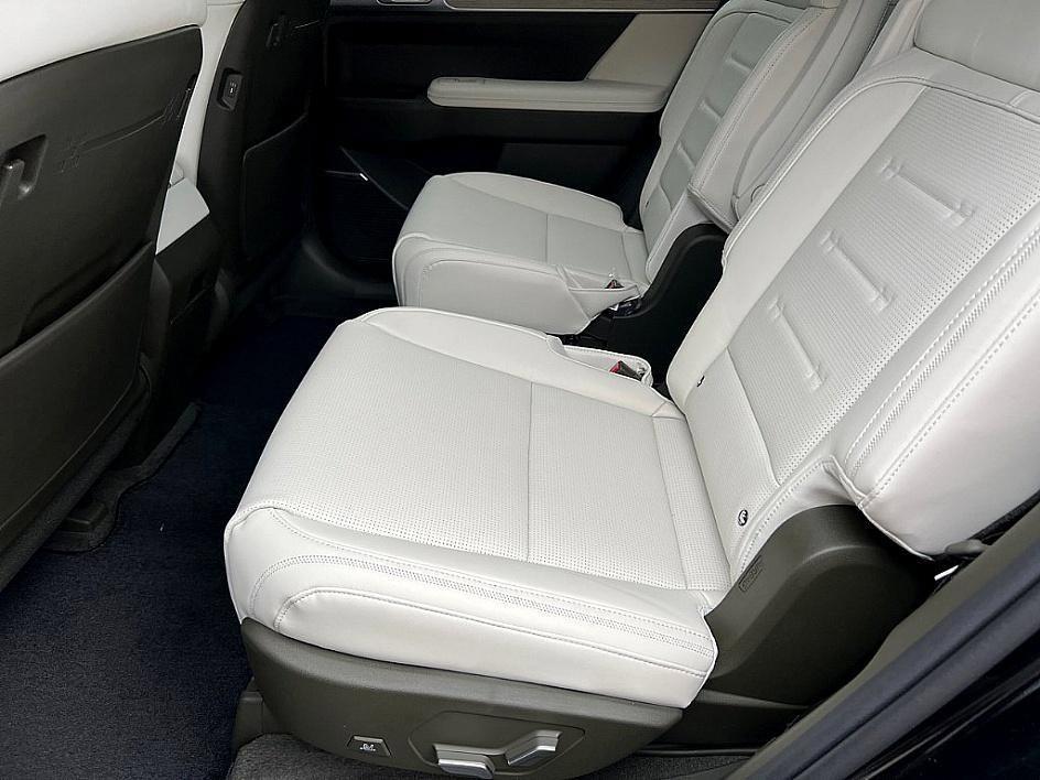 new 2025 Hyundai Santa Fe car, priced at $45,084