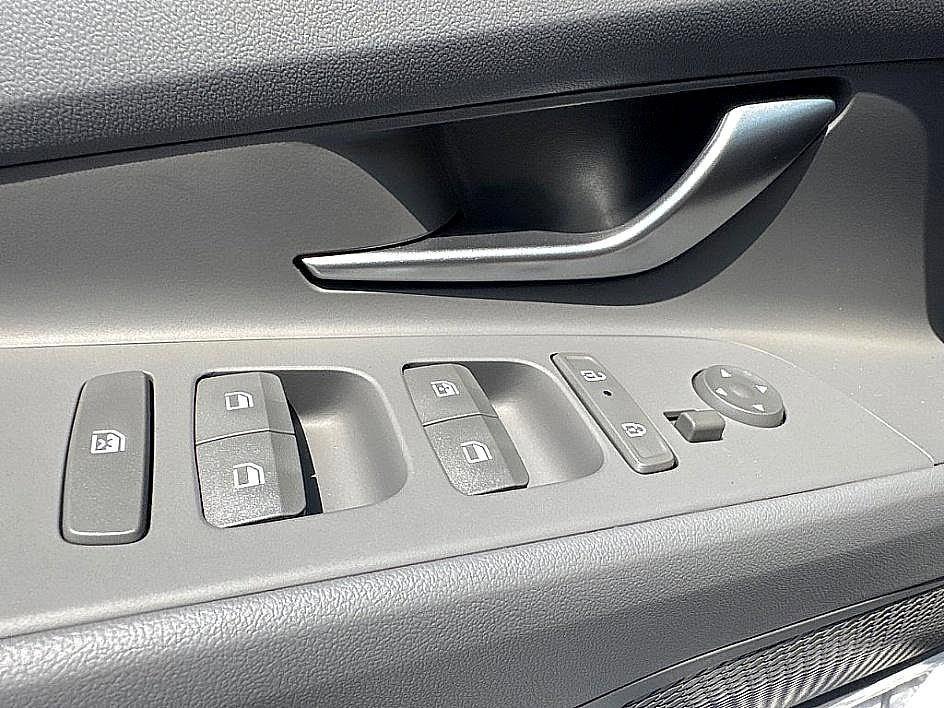 new 2025 Hyundai Elantra car, priced at $23,626