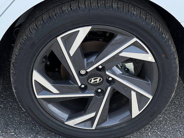 new 2025 Hyundai Elantra HEV car, priced at $28,595