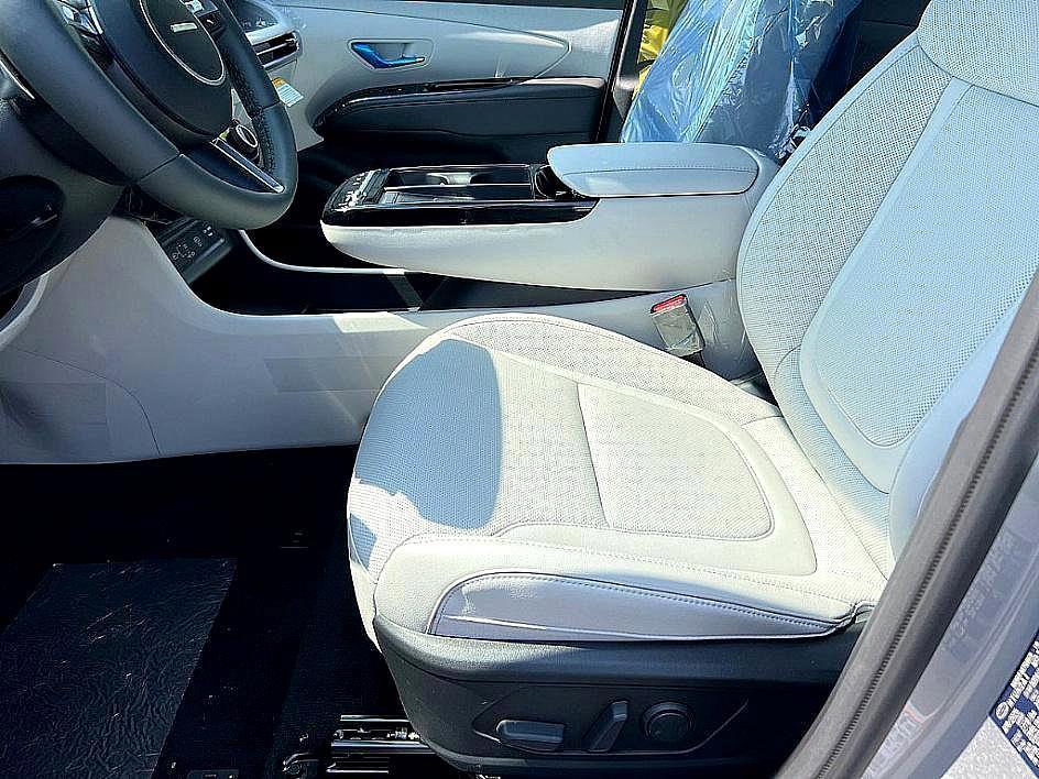 new 2025 Hyundai TUCSON Hybrid car, priced at $41,140