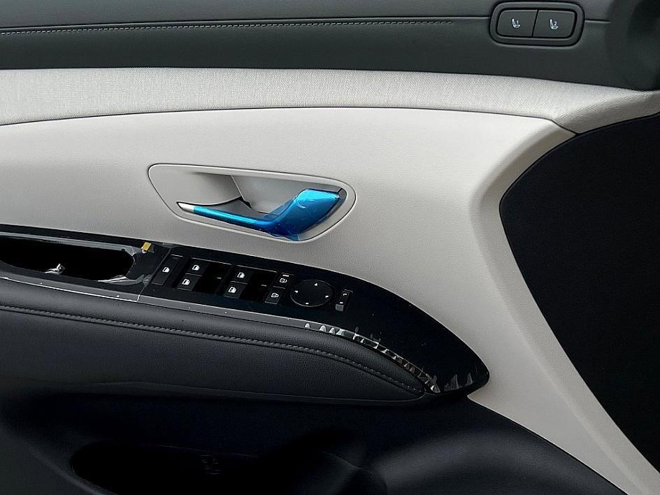 new 2025 Hyundai TUCSON Hybrid car, priced at $41,216