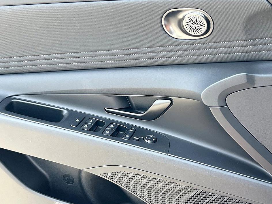new 2025 Hyundai ELANTRA HEV car, priced at $27,702