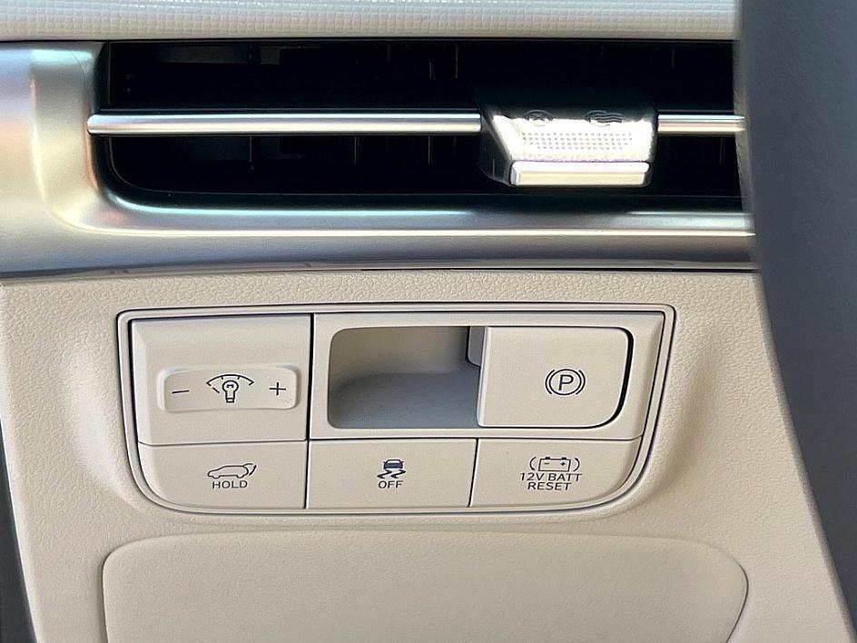 new 2025 Hyundai TUCSON Hybrid car, priced at $34,030
