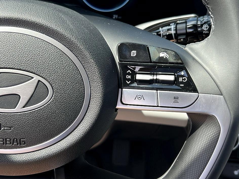 new 2025 Hyundai Elantra car, priced at $26,283