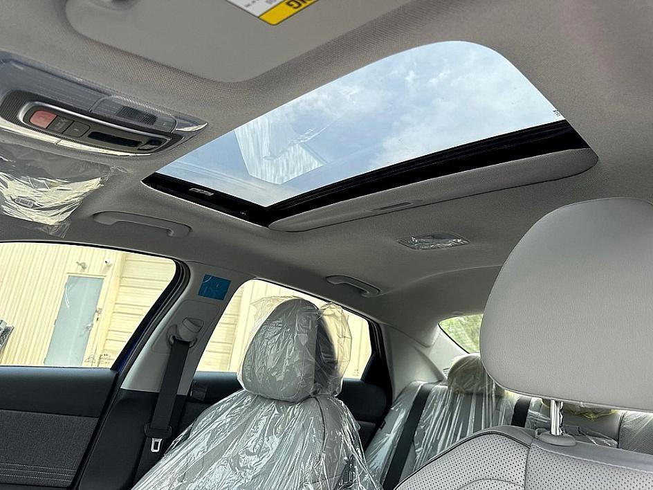 new 2025 Hyundai ELANTRA HEV car, priced at $29,684