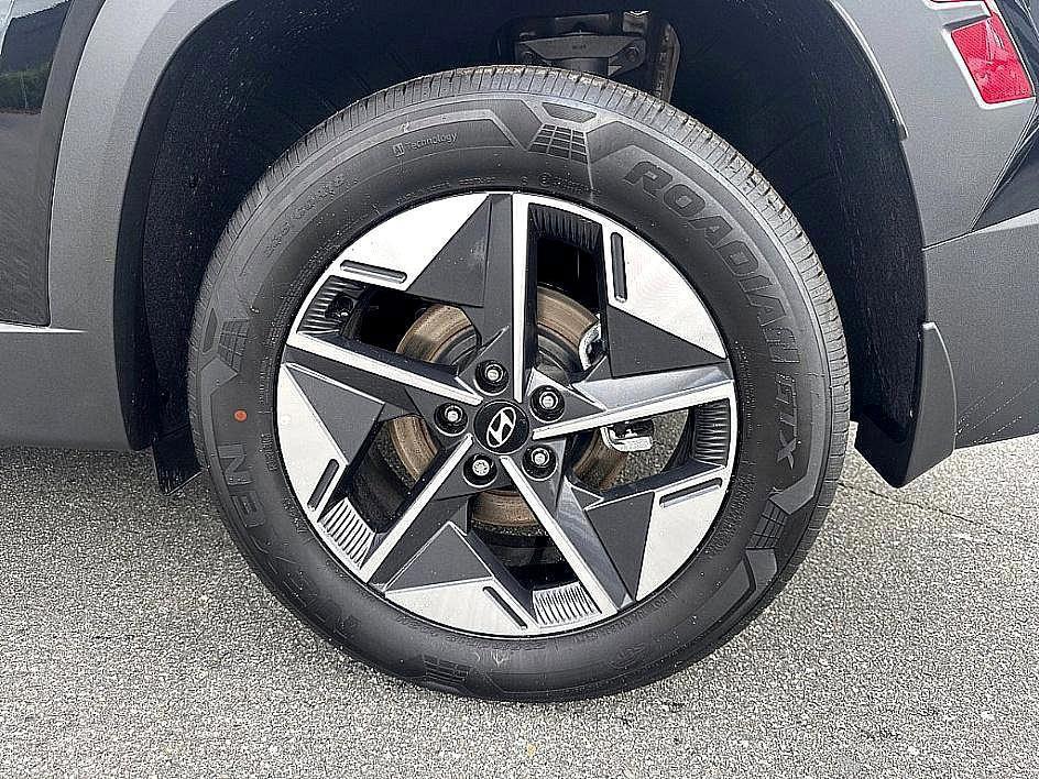 new 2025 Hyundai TUCSON Hybrid car, priced at $33,999