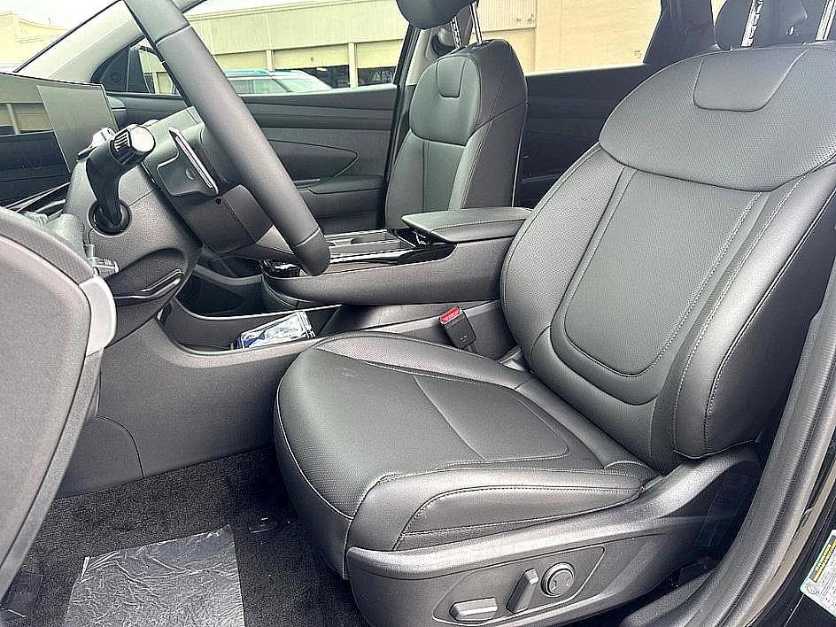 new 2025 Hyundai TUCSON Hybrid car, priced at $33,999