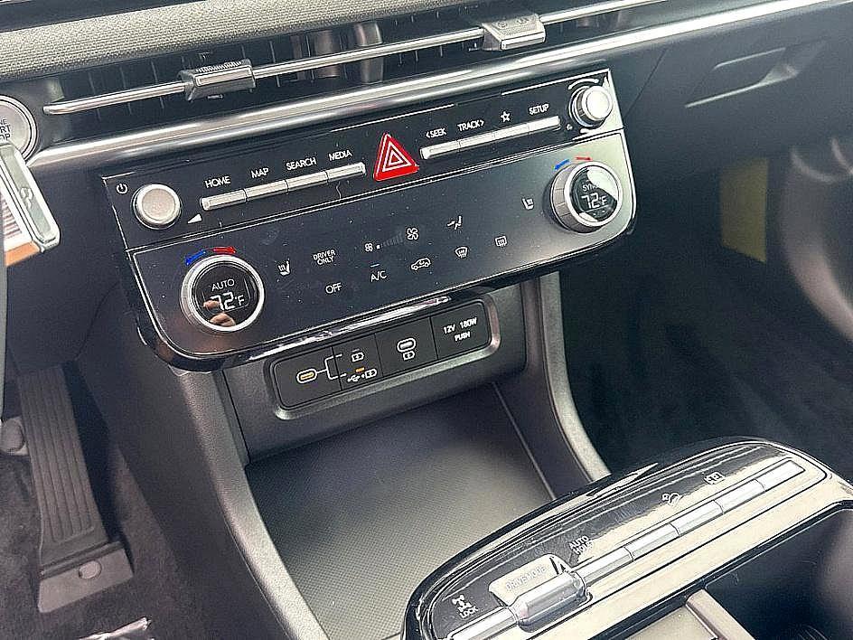 new 2025 Hyundai TUCSON Hybrid car, priced at $33,999