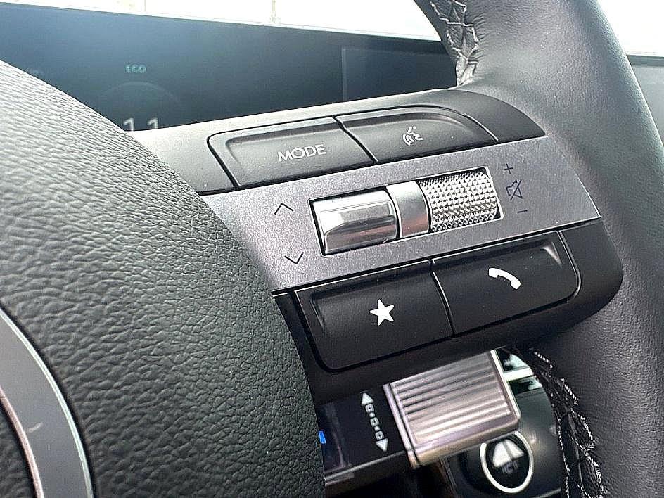 new 2025 Hyundai TUCSON Hybrid car, priced at $33,999