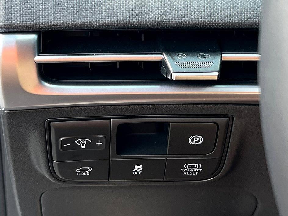 new 2025 Hyundai TUCSON Hybrid car, priced at $34,553