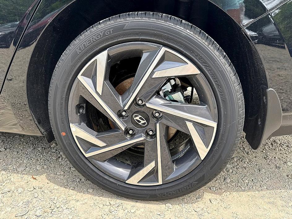 new 2025 Hyundai Elantra car, priced at $25,406