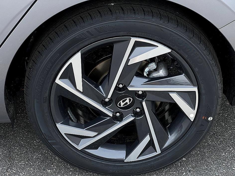 new 2025 Hyundai Elantra car, priced at $23,104