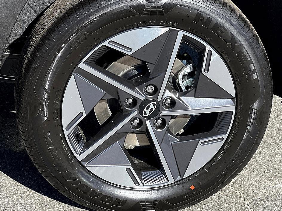 new 2026 Hyundai TUCSON Hybrid car, priced at $32,048