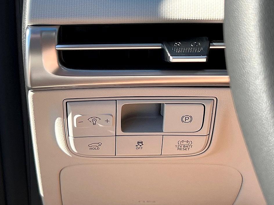 new 2026 Hyundai TUCSON Hybrid car, priced at $32,048