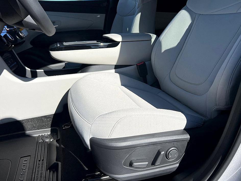 new 2026 Hyundai TUCSON Hybrid car, priced at $32,048