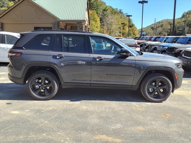 new 2025 Jeep Grand Cherokee car, priced at $46,176