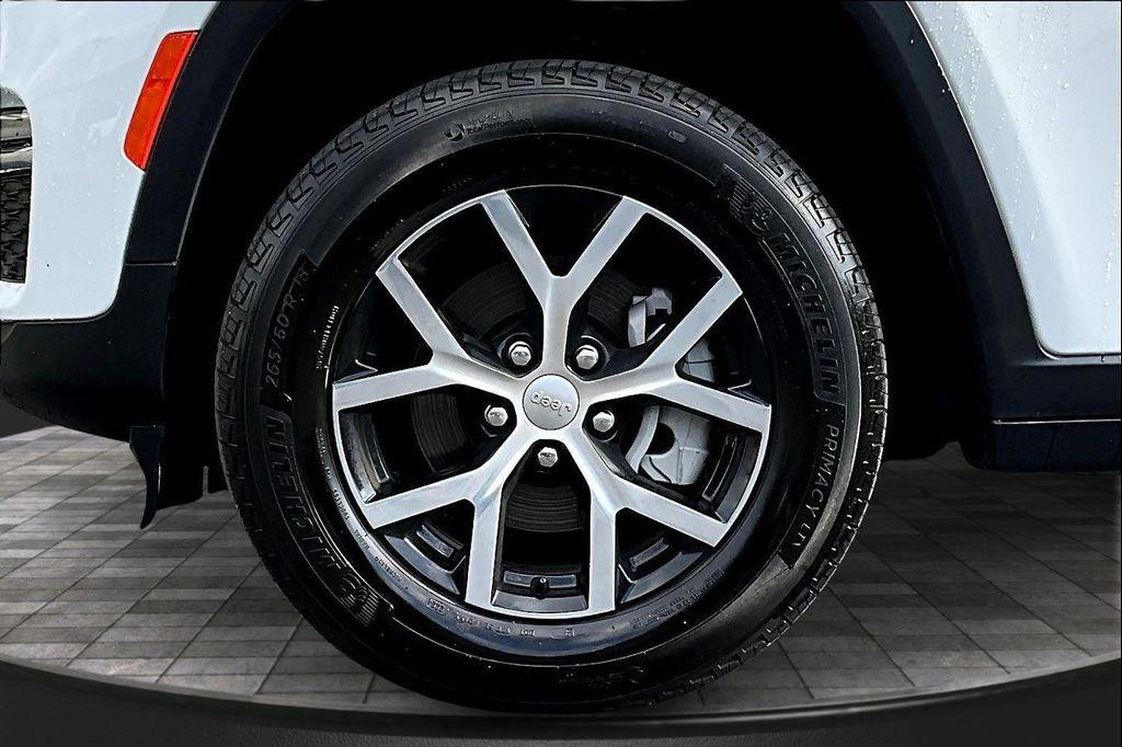 used 2024 Jeep Grand Cherokee car, priced at $37,663
