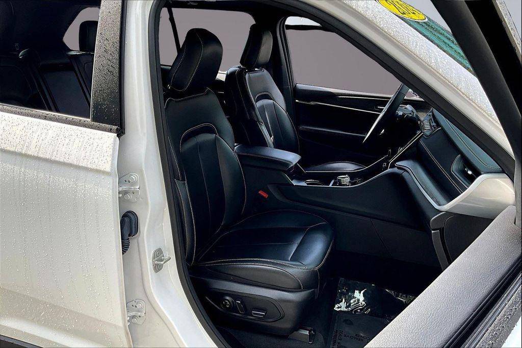 used 2024 Jeep Grand Cherokee car, priced at $37,663