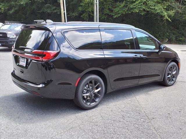 new 2024 Chrysler Pacifica car, priced at $40,977