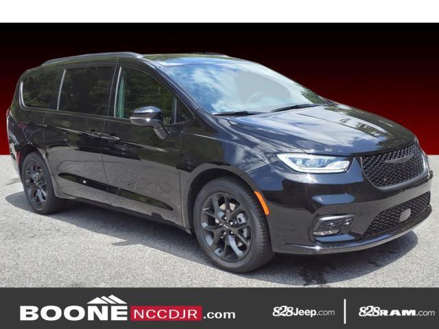 new 2024 Chrysler Pacifica car, priced at $40,977