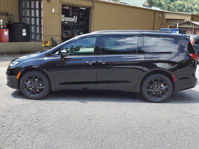 new 2024 Chrysler Pacifica car, priced at $40,977