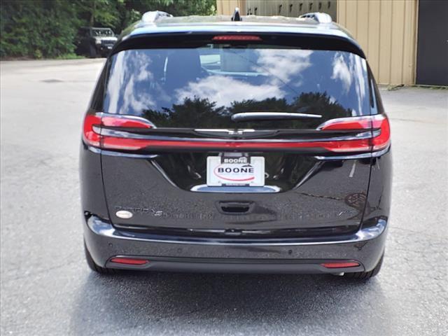 new 2024 Chrysler Pacifica car, priced at $40,977