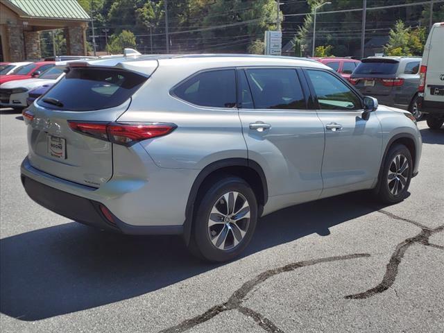 used 2021 Toyota Highlander car, priced at $36,334