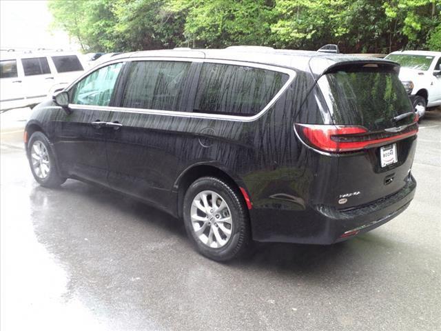 new 2024 Chrysler Pacifica car, priced at $43,633