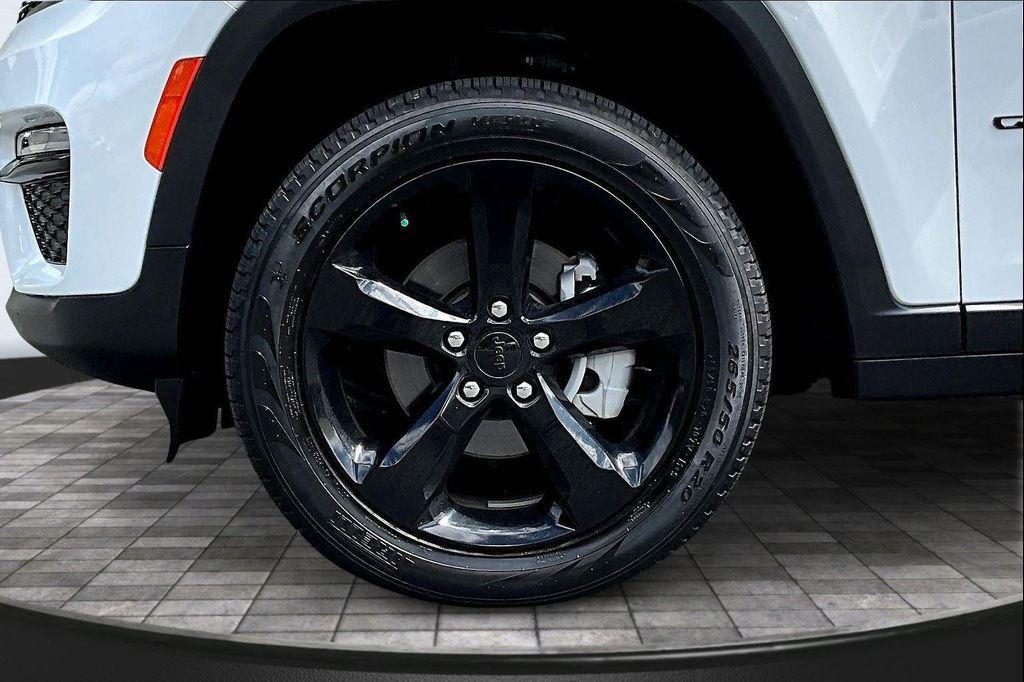 used 2023 Jeep Grand Cherokee car, priced at $34,398