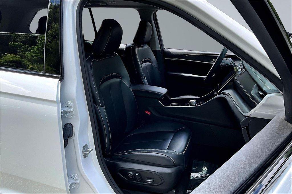 used 2023 Jeep Grand Cherokee car, priced at $34,398