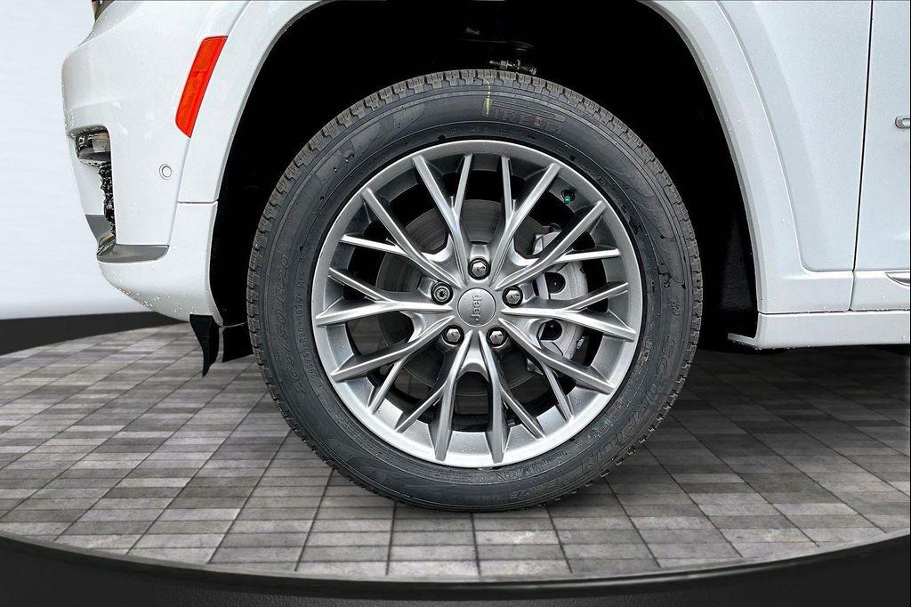 new 2025 Jeep Grand Cherokee L car, priced at $55,555