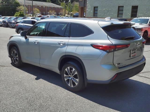 used 2021 Toyota Highlander car, priced at $38,123