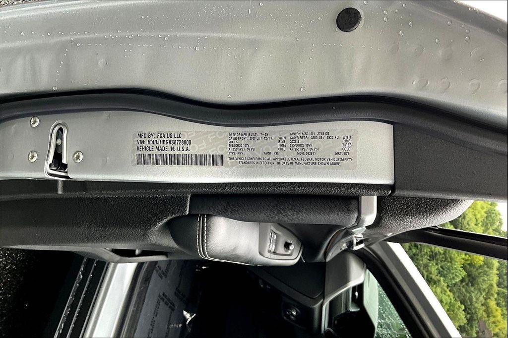 new 2025 Jeep Grand Cherokee car, priced at $45,990