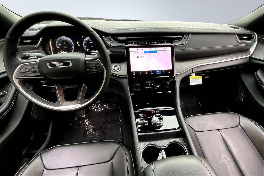 new 2025 Jeep Grand Cherokee car, priced at $45,990