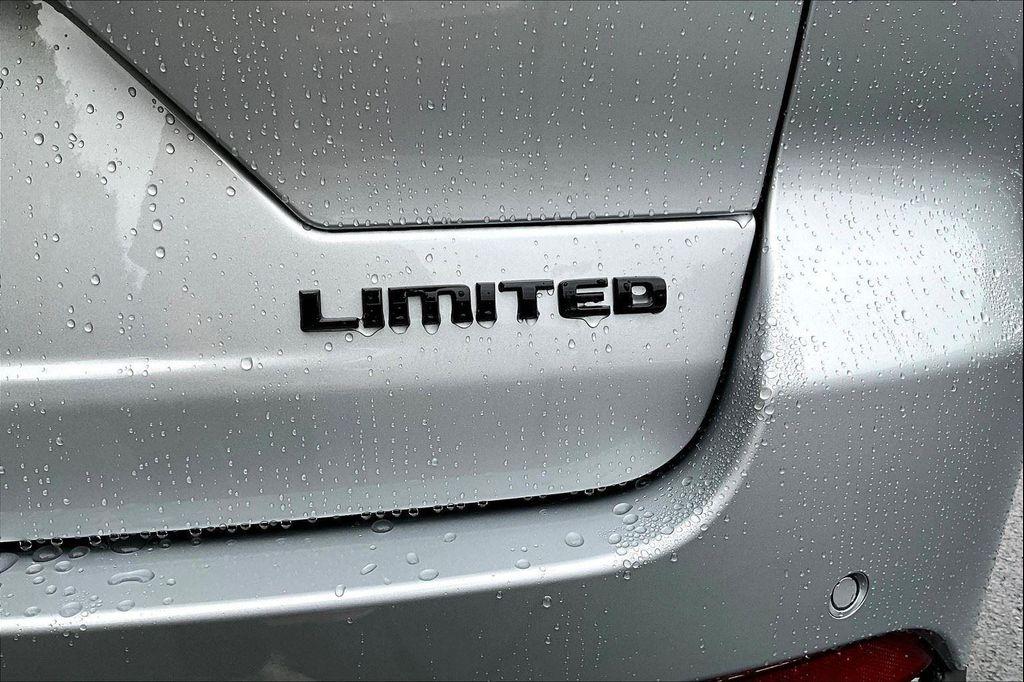 new 2025 Jeep Grand Cherokee car, priced at $45,990