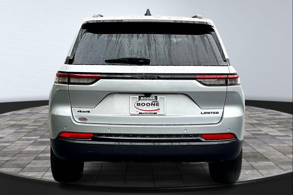 new 2025 Jeep Grand Cherokee car, priced at $45,990
