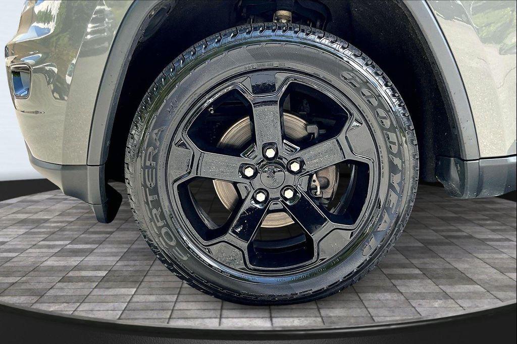 used 2019 Jeep Grand Cherokee car, priced at $17,793