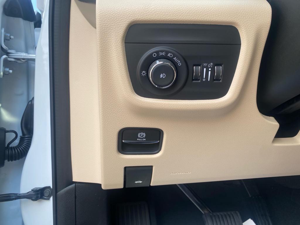 new 2025 Jeep Grand Cherokee car, priced at $50,771