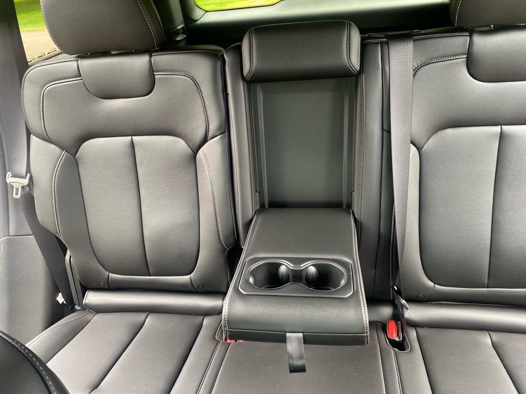 new 2025 Jeep Grand Cherokee car, priced at $50,010