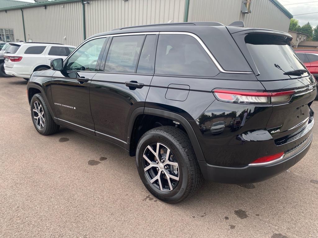 new 2025 Jeep Grand Cherokee car, priced at $50,010