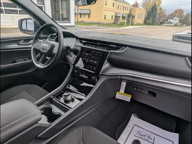 new 2025 Jeep Grand Cherokee car, priced at $38,046